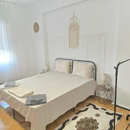 Ap12a Piata Romana Daire Bükreş