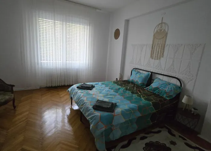 Ap12a Piata Romana Апартаменти