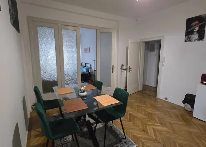 Ap12a Piata Romana Bukarest